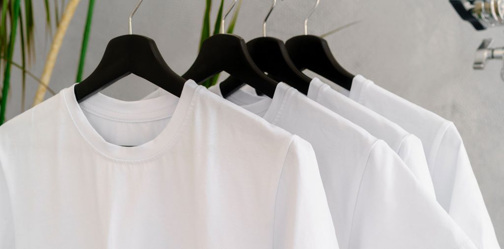 Qualité du textile et des vêtements : inspecter un t-shirt